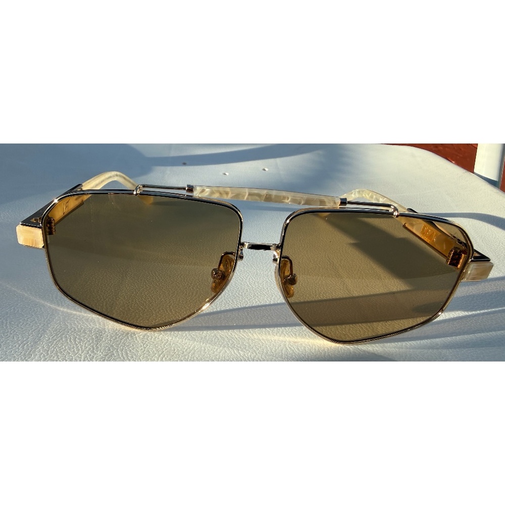 DEZI 6FT Oversized Sunglasses – New in Box - Picture 6 of 8